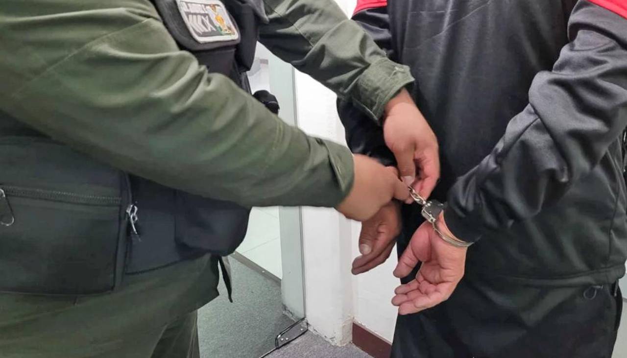 Aprehenden a los padres del principal sospechoso del feminicidio de una profesora