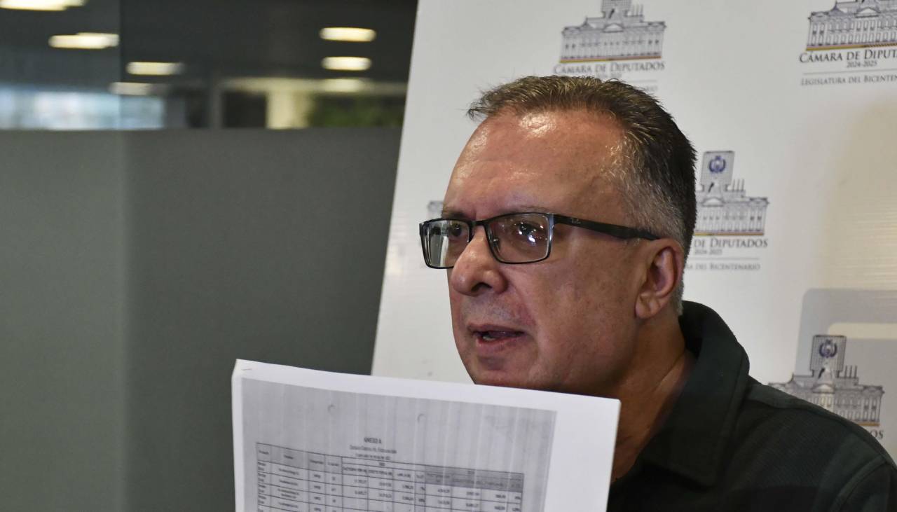 Diputado denuncia que Botrading se adjudicó contratos por $us 776 millones para comprar crudo y combustible de 4 empresas