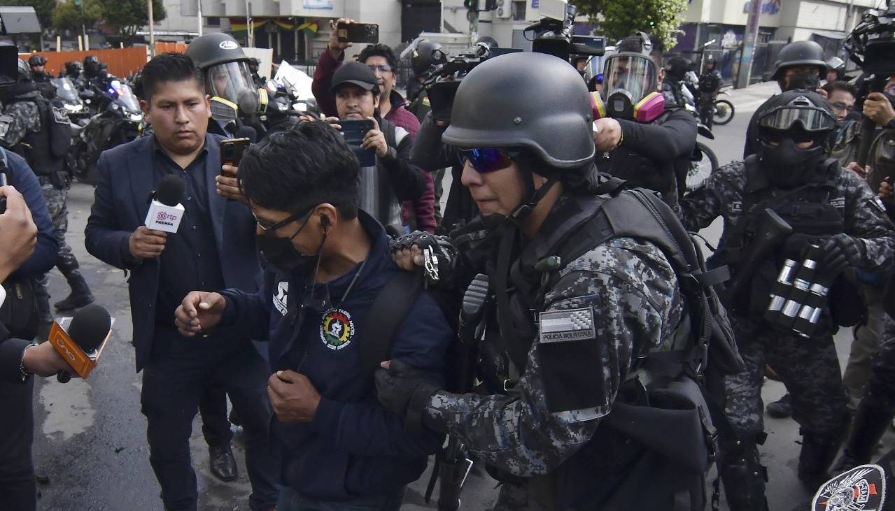 Liberan a los 12 aprehendidos durante los enfrentamientos de la COB con la Policía