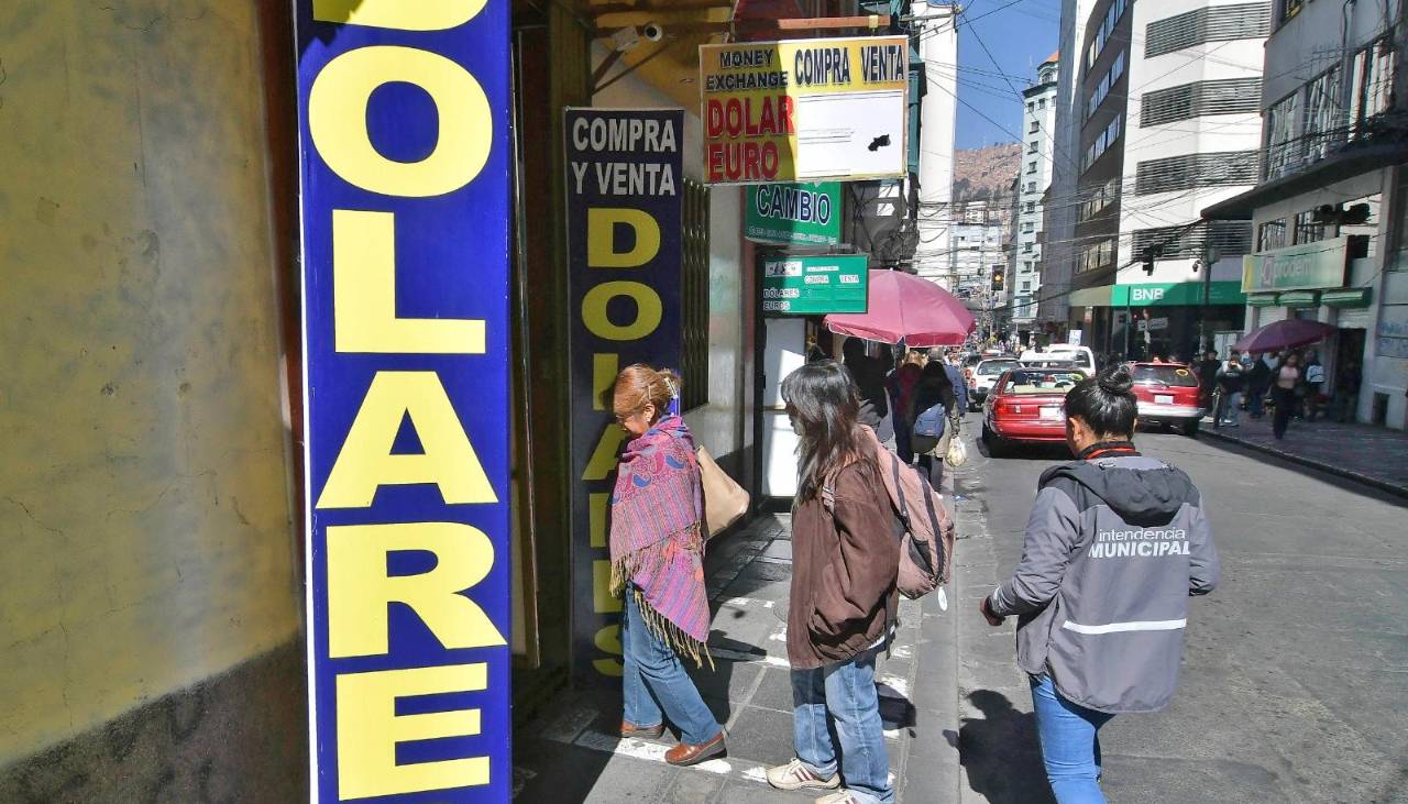 El dólar oficial se cotiza en Bs 9,96 para este miércoles y se acerca a los Bs 10