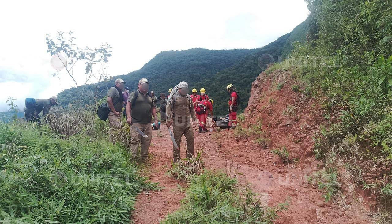 Asesinato múltiple: Policía recupera el cuerpo de la quinta víctima