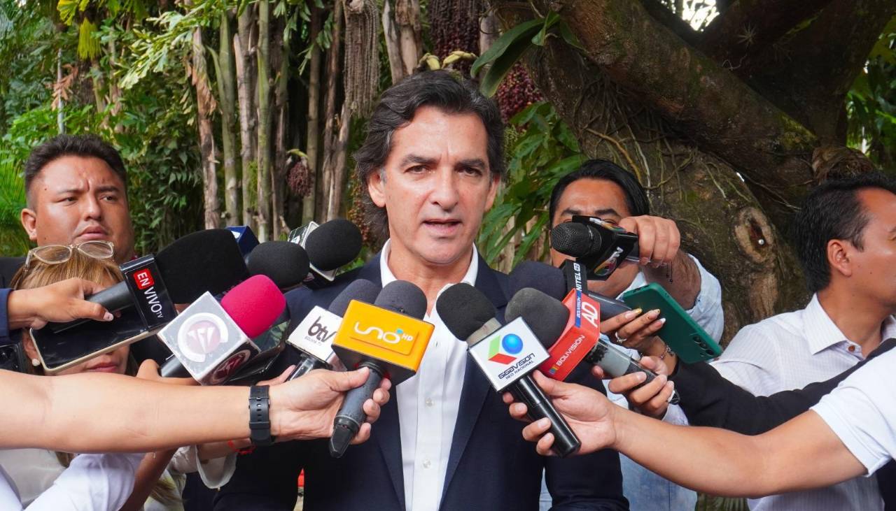Saavedra viaja a La Paz para reunirse con cooperación internacional en busca de financiamiento para obras 