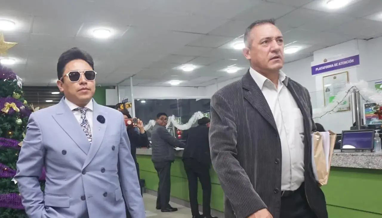 Excomandante de la Policía se presenta en la Fiscalía y rechaza denuncia de discriminación 