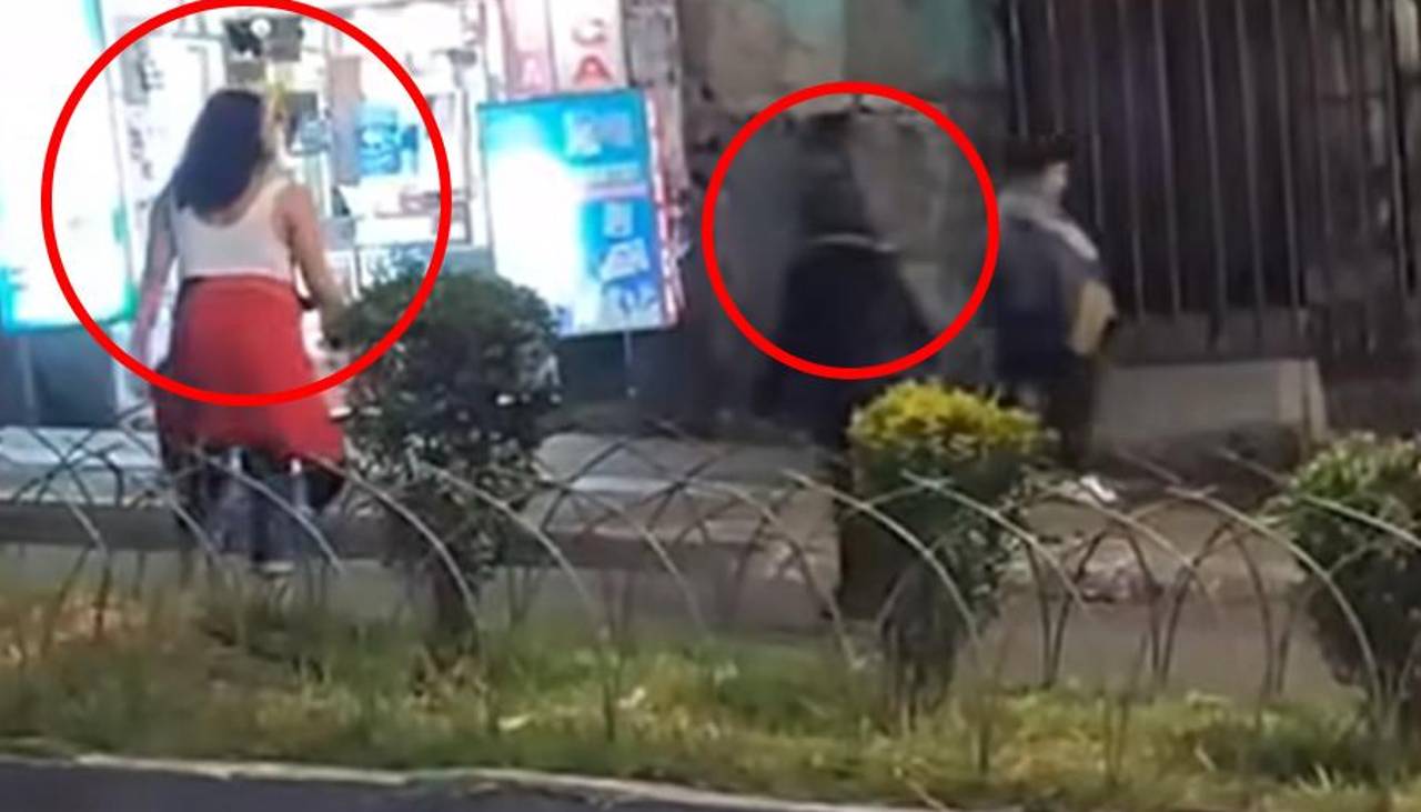 Imágenes fuertes: Mujer es atropellada por un minibús tras ser empujada en medio de pelea