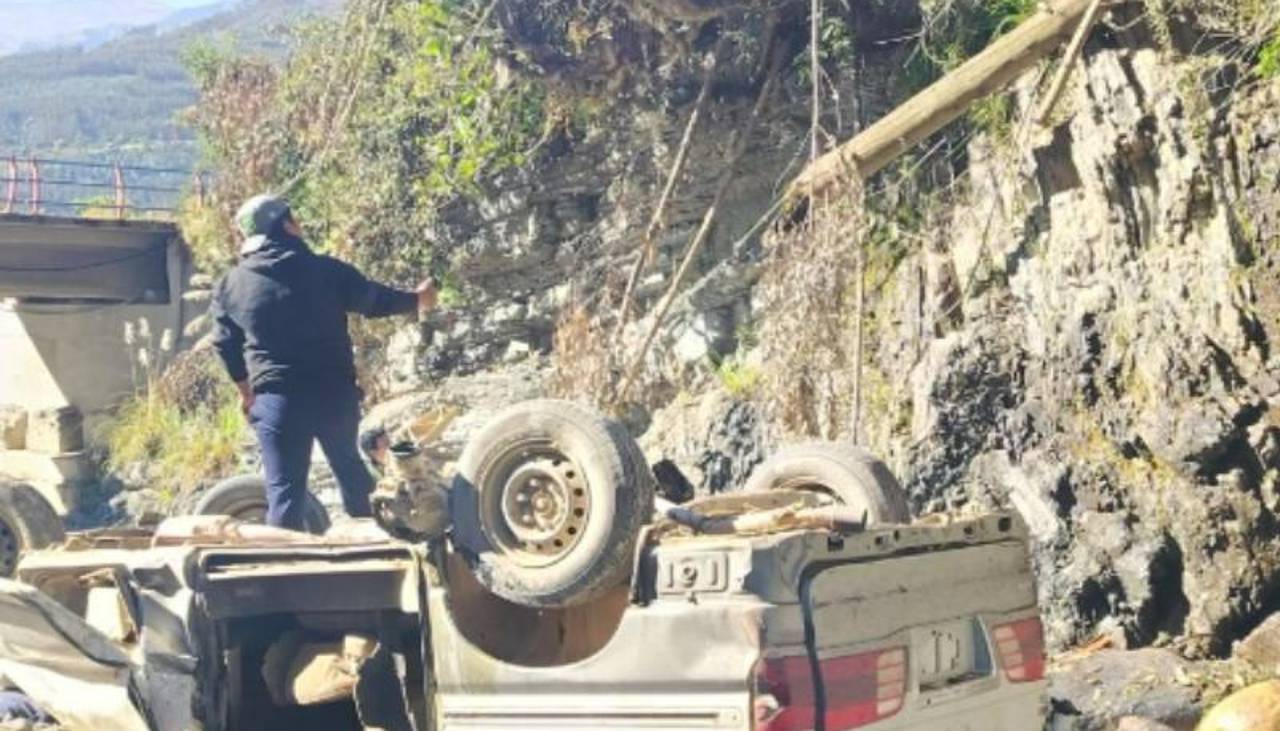 La Paz: Cuatro muertos y una mujer herida tras la caída de una vagoneta a un río en Quime