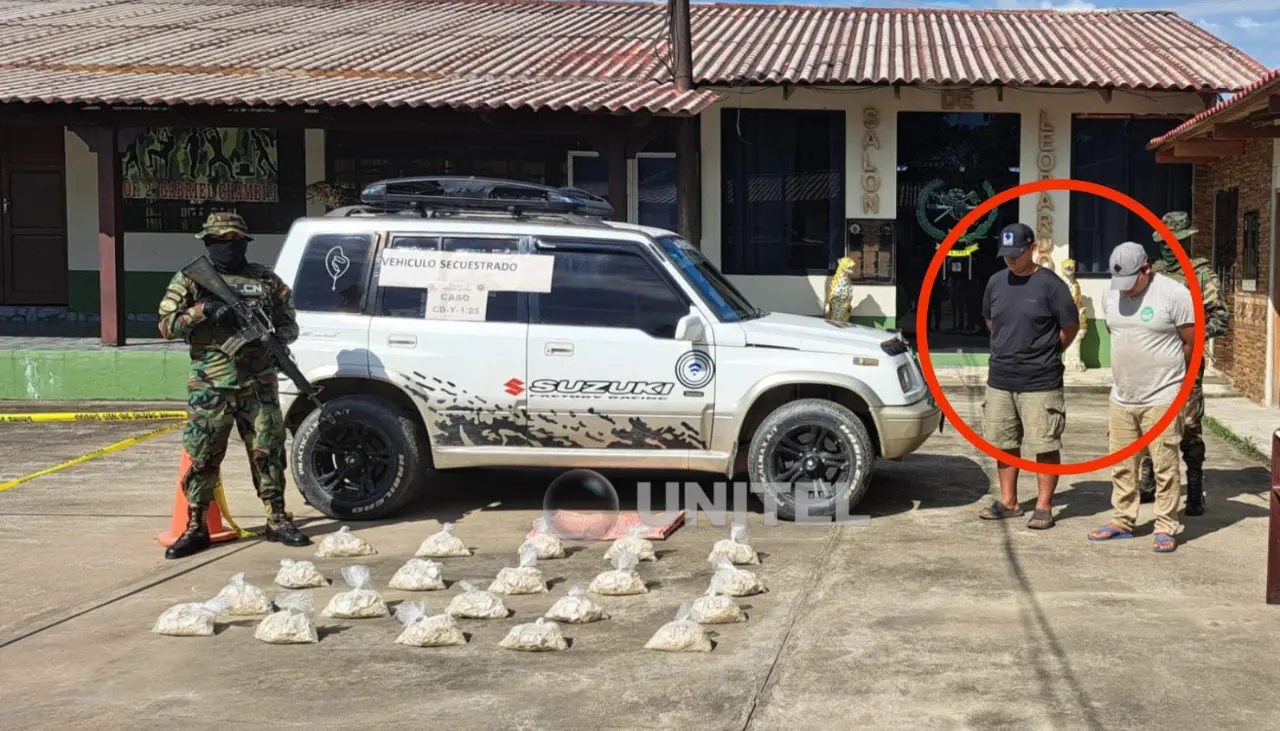 Hallan a dos sujetos a bordo de un vehículo traficando 20 kilos de droga en Chimoré