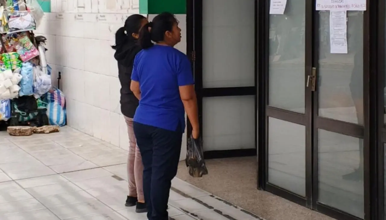 Trabajadores de salud acatan este martes un paro de 24 horas en Santa Cruz