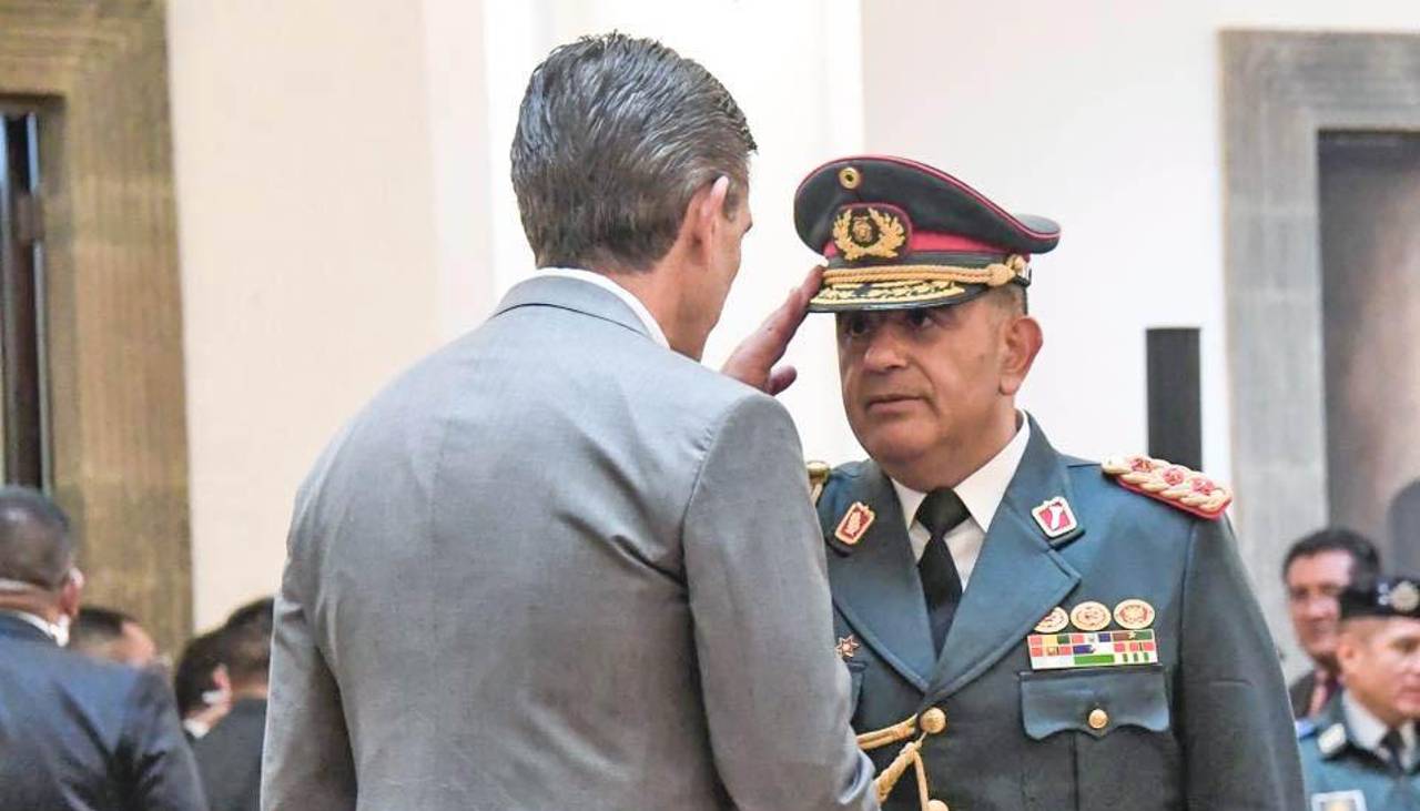 Comandante en jefe de las FFAA plantea a Paz “abrir nuevamente el intercambio operacional y académico con países amigos” 