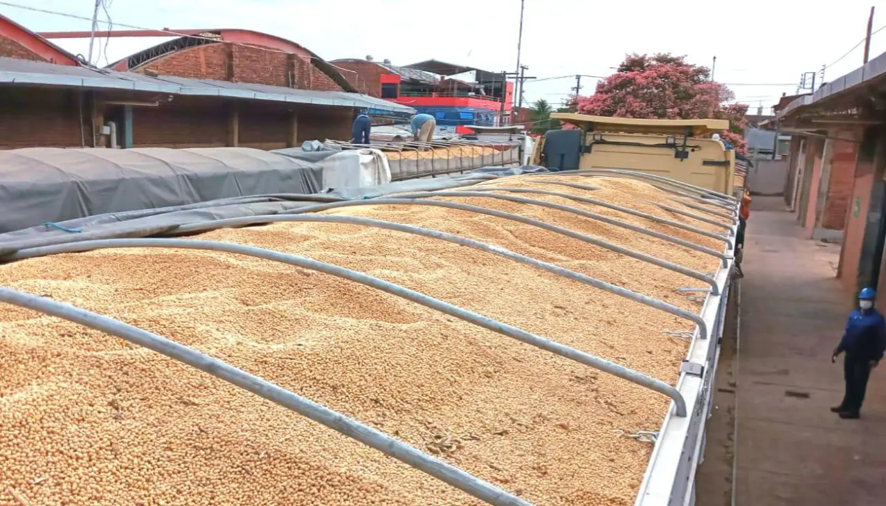 Soyeros dan 48 horas al Gobierno para eliminar el decreto que quita la subvención a los carburantes