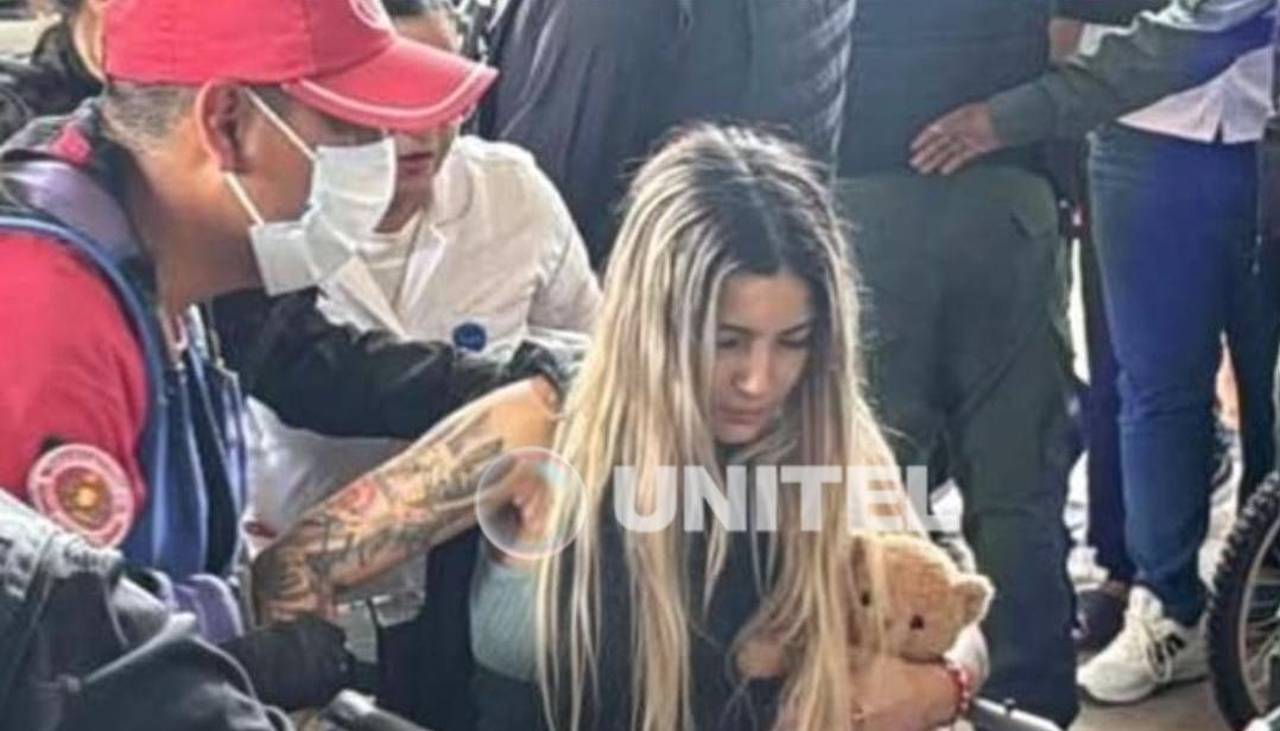Video: Hermana de Marset ingresa al hospital abrazando un peluche y en silla de ruedas