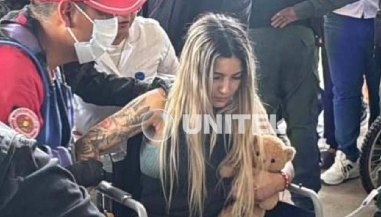Video: Hermana de Marset ingresa al hospital abrazando un peluche y en silla de ruedas