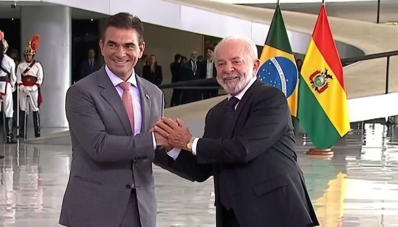 Rodrigo Paz se reúne con Da Silva en Palacio presidencial de Brasil