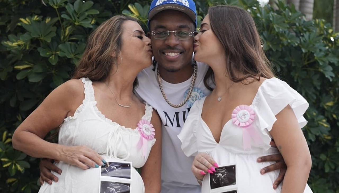 Youtuber causa revuelo al afirmar que su novia y su suegra esperan hijos para él