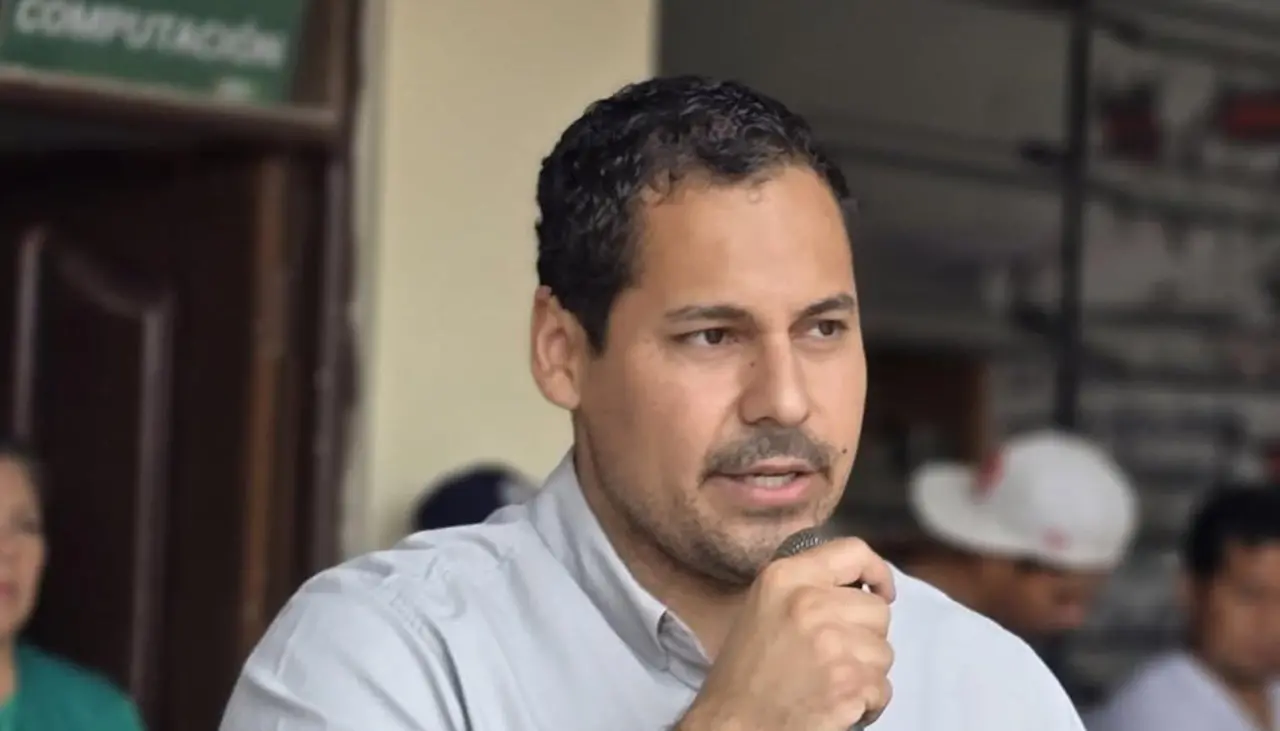 Emiten orden de aprehensión para Antonio Talamás, expresidente de la ALD cruceña, por denuncia de violencia
