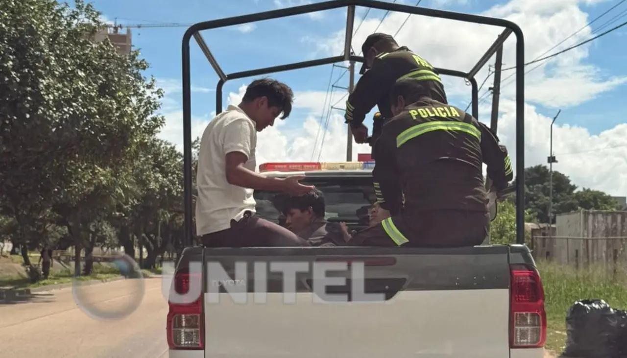 Cuatro sujetos asaltan a una pareja cuando retornaba de votar en Santa Cruz; dos son capturados