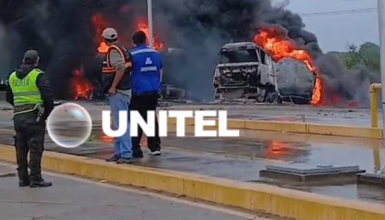 Chocan dos cisternas y provocan voraz incendio en la carretera al sur de Santa Cruz