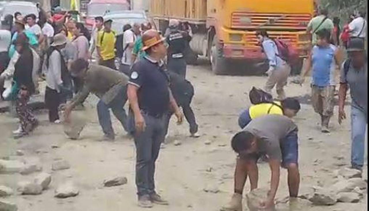 Mineros de Mapiri y autoridades del norte paceño desbloquean sin violencia camino a los Yungas
