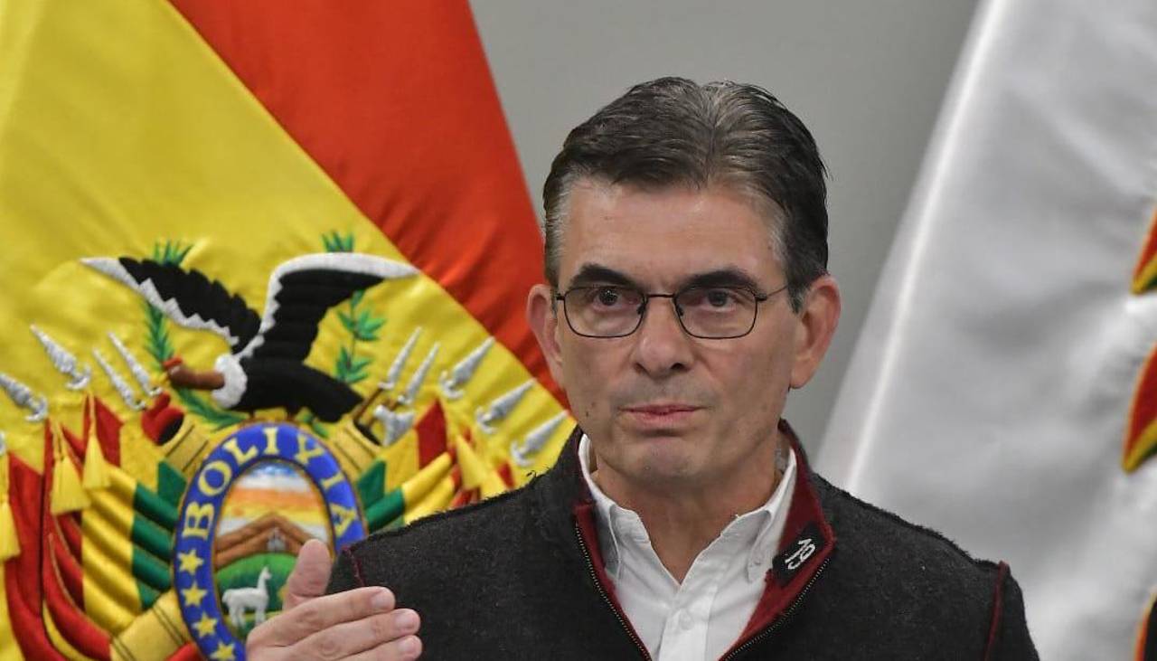 Paz reitera llamado al “diálogo por encima de la ideología política” durante posesión del ministro de Trabajo