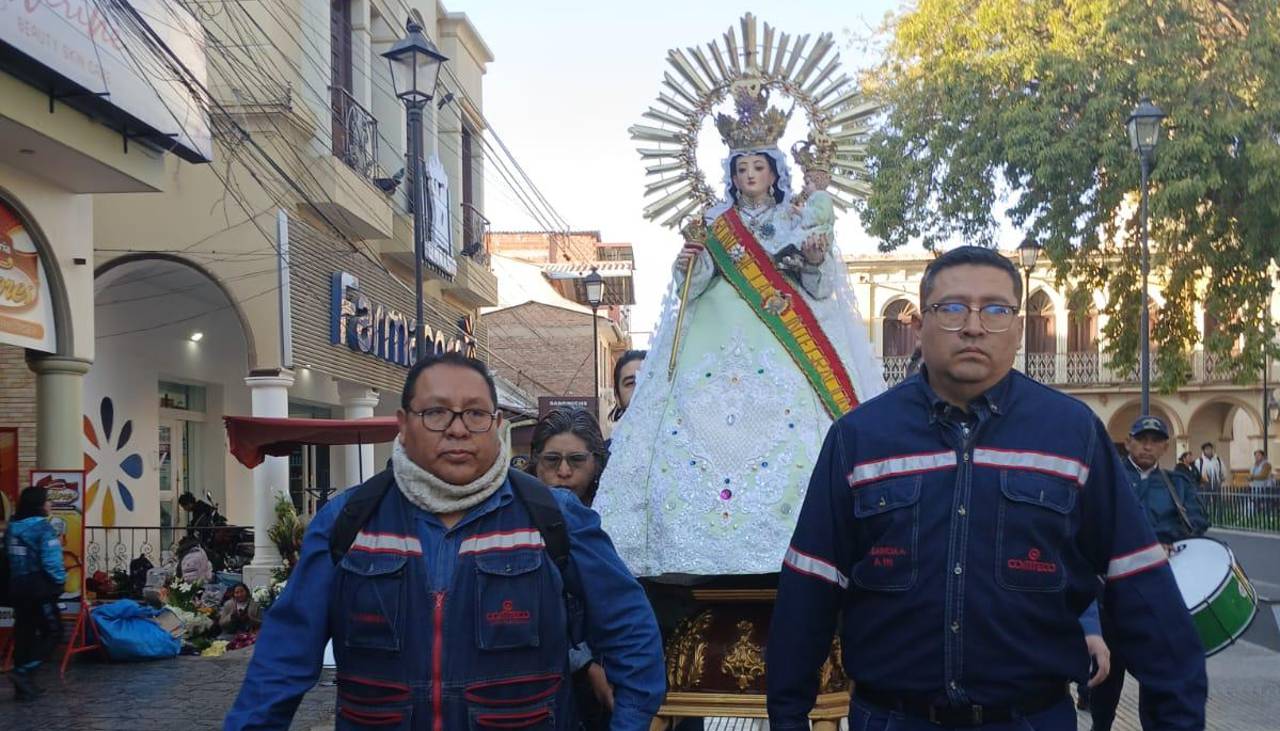La Virgen de Urkupiña llega a la ciudad de Cochabamba como parte de las actividades de su festividad