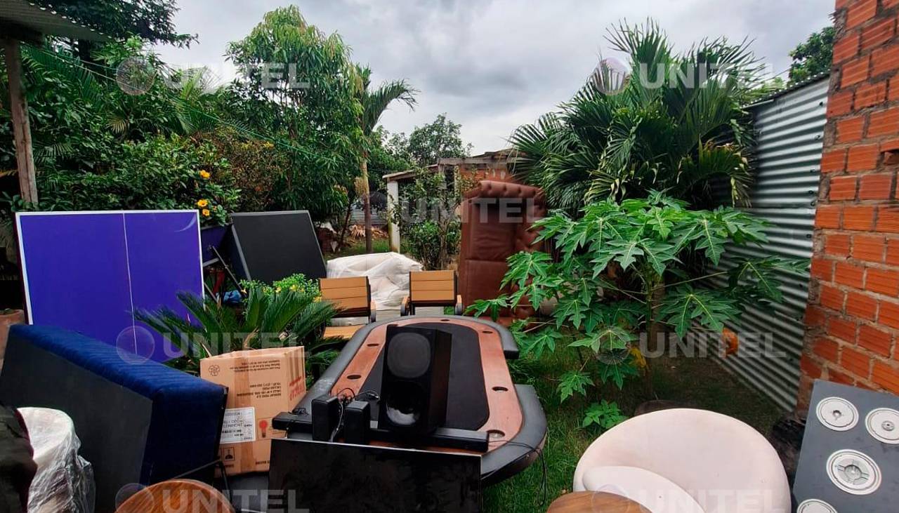 Encuentran muebles y otros objetos robados de una quinta vinculada a Marset; hay tres aprehendidos