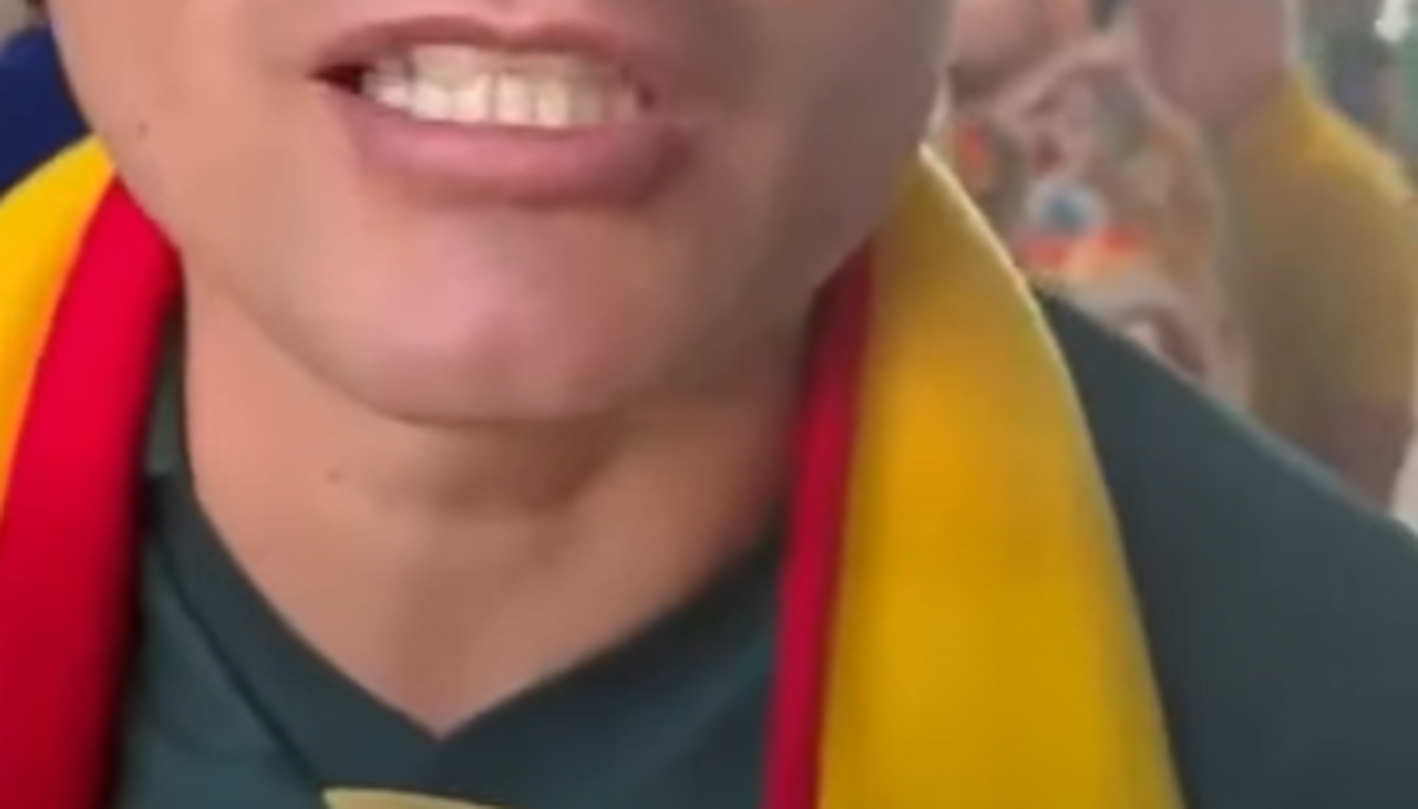 Hincha increpa al vicepresidente Edmand Lara por su presencia en México