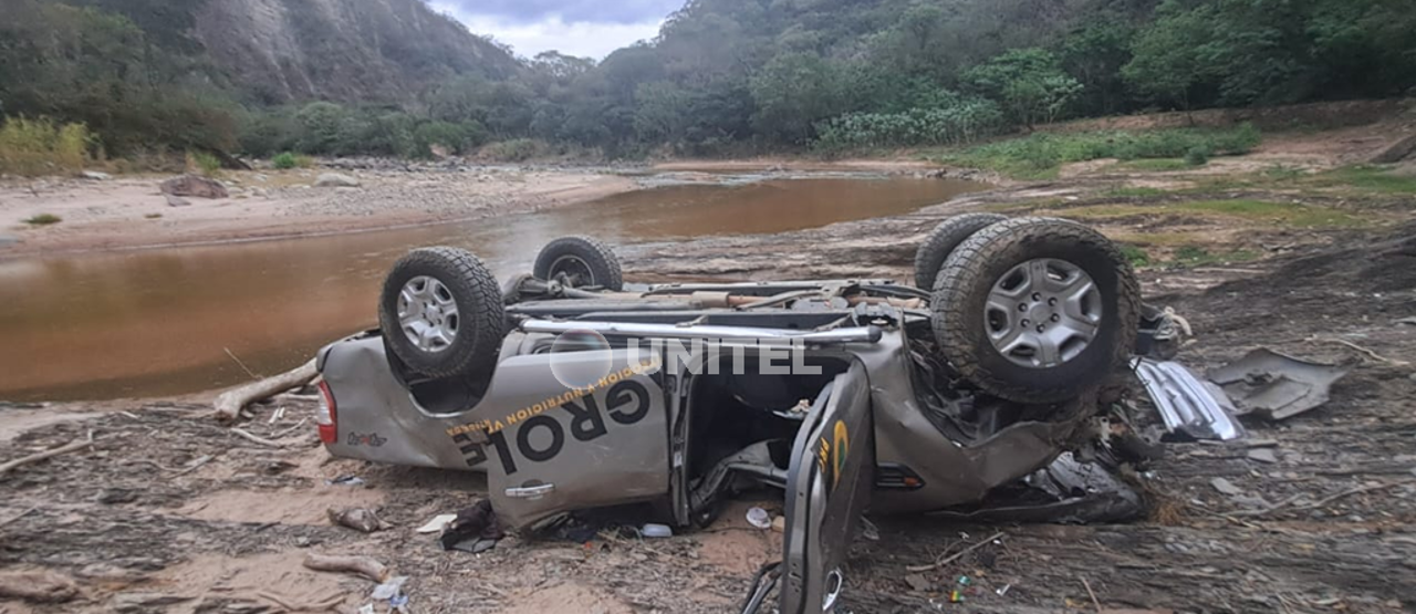 Santa Cruz: Cuatro personas sobreviven tras caer a un barranco al esquivar un camión
