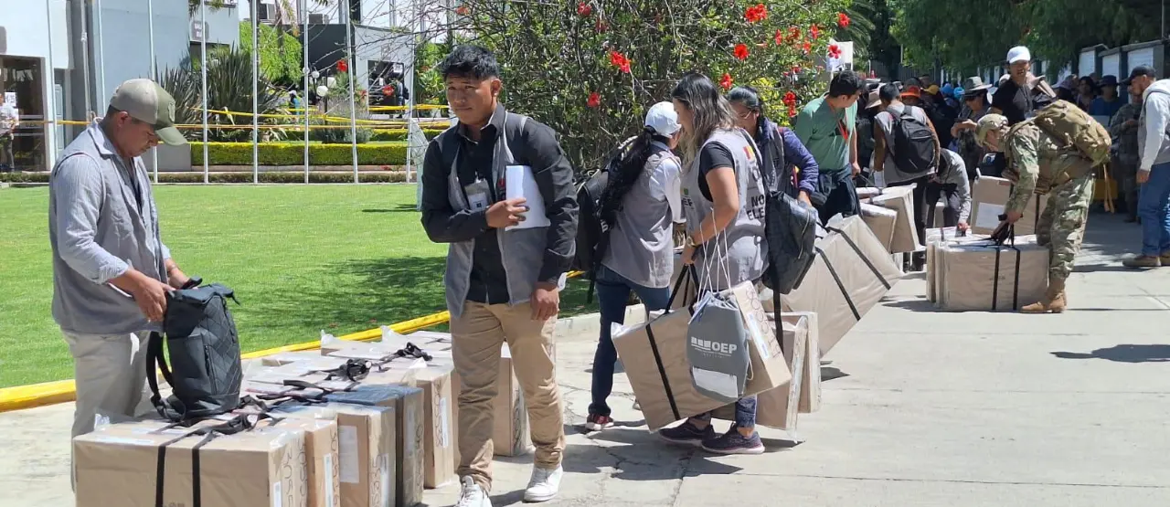 Segunda vuelta: El 30% de las maletas electorales ya está en los recintos, señala el vocal Vargas