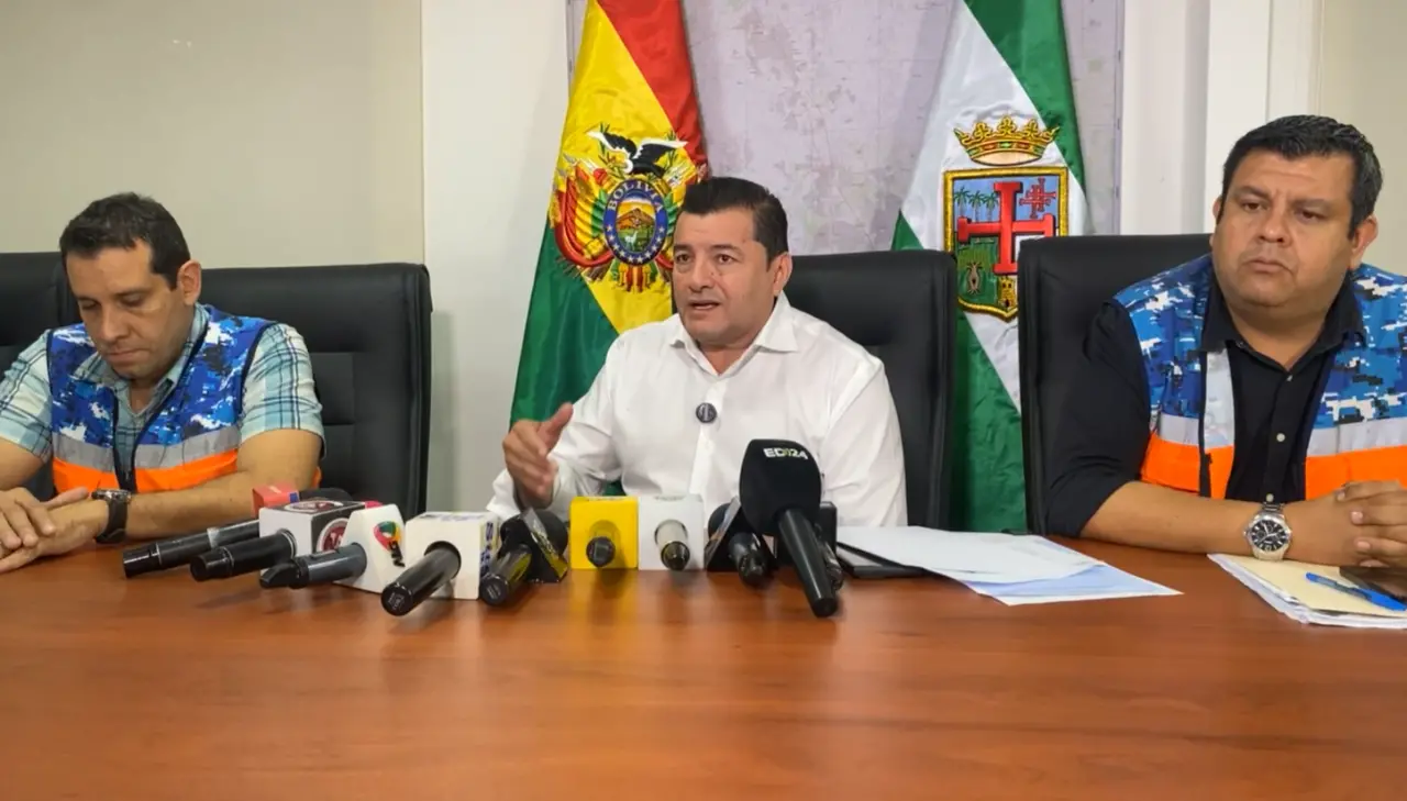 Santa Cruz: Tras cuatro días sin servicio, Jhonny alista la resolución para retirar rutas a los micros