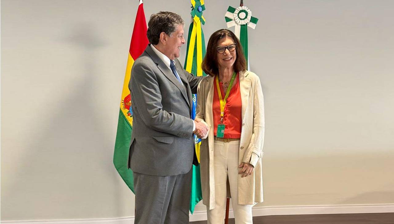 Ministro anuncia “mesas técnicas y agenda abierta” con Petrobras tras reunión en Brasil