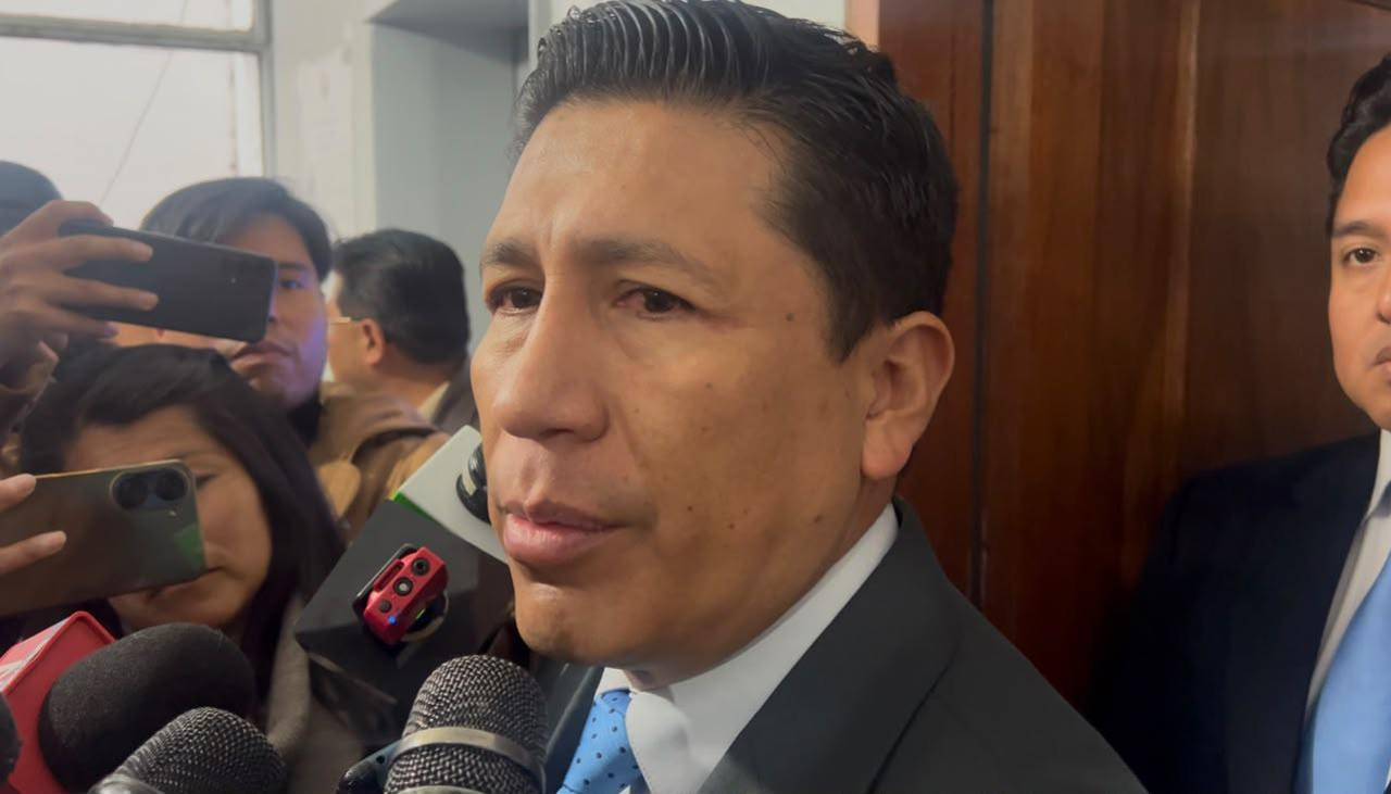 “Lo he conocido en la campaña”, dice exviceministro de Paz sobre Cerimedo tras declarar como testigo ante la Fiscalía