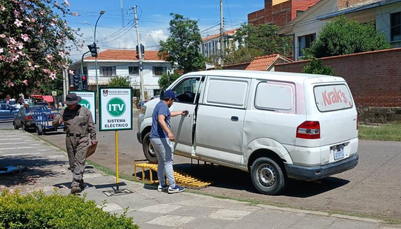 Último día de inspección con algunas filas; la Policía ha descartado una ampliación