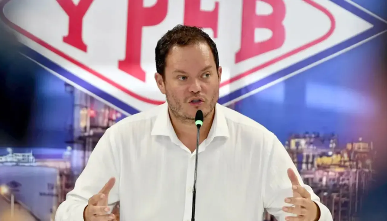 Ministro de Gobierno dice que Dorgathen “fugó” y sospecha por fotografías que está en Brasil