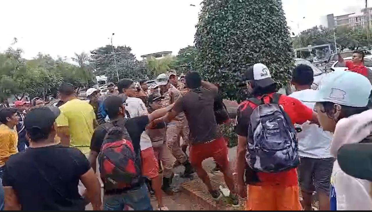 Santa Cruz: Restricción en cementerios municipales desata pelea entre gendarmes y trabajadores 
