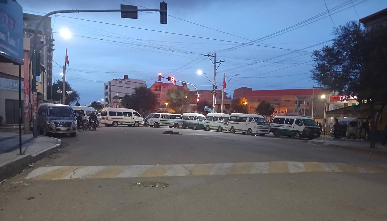 Oruro: Choferes levantan bloqueos y dan pausa de 15 días tras diálogo con el Gobierno