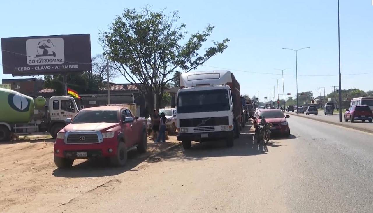 “Ya no se aguanta más”: Cívicos cruceños se reunirán el lunes con el presidente de YPFB por crisis de combustible