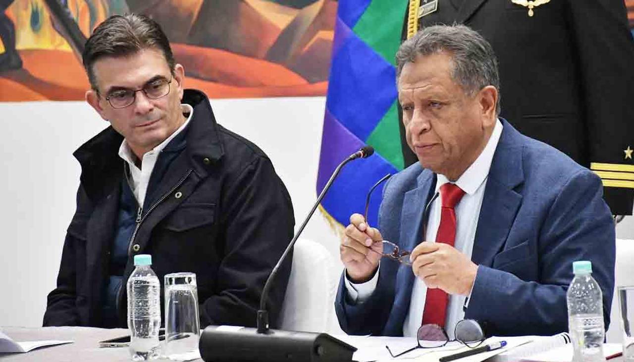Ministro de Gobierno: “Hay una serie de amenazas contra la familia presidencial”
