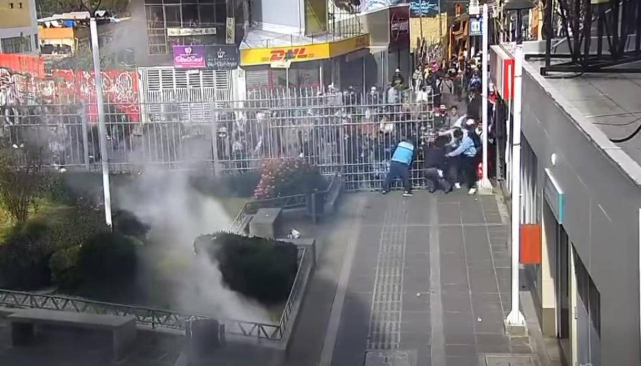 Policía golpeado en el teleférico tiene “alta probabilidad” de perder la visión de un ojo, señala el comandante