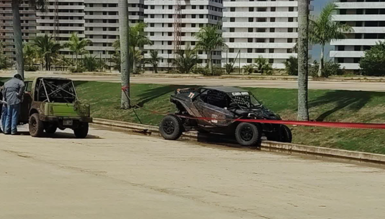 Así evacuaron al piloto de rally que fue abatido en plena competencia