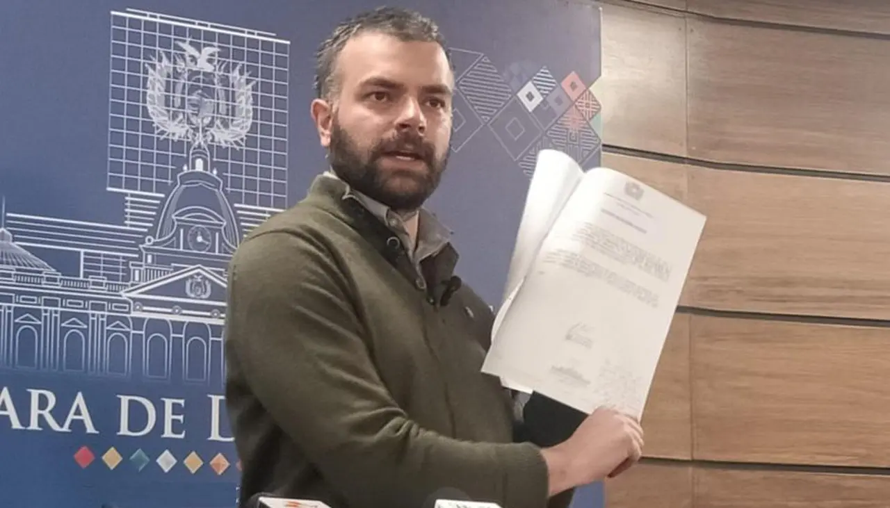 Ante investigación internacional, diputado advierte injerencia rusa y pide depurar instituciones estatales