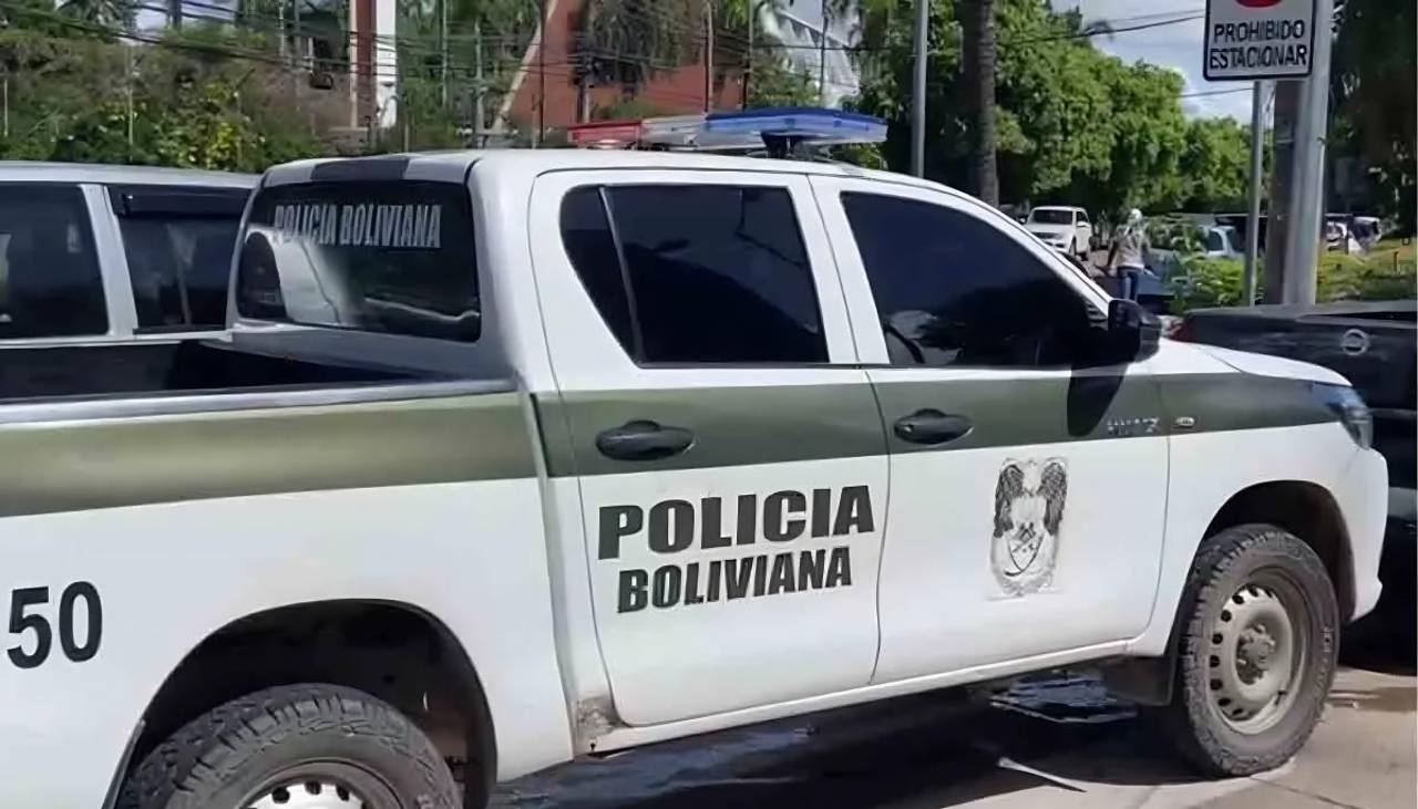 Vehículo atropella a una mujer y la deja con múltiples fracturas en piernas y brazos, según diagnóstico preliminar