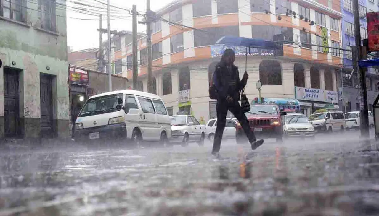 Senamhi emite alerta naranja por lluvias y tormentas eléctricas en tres departamentos 