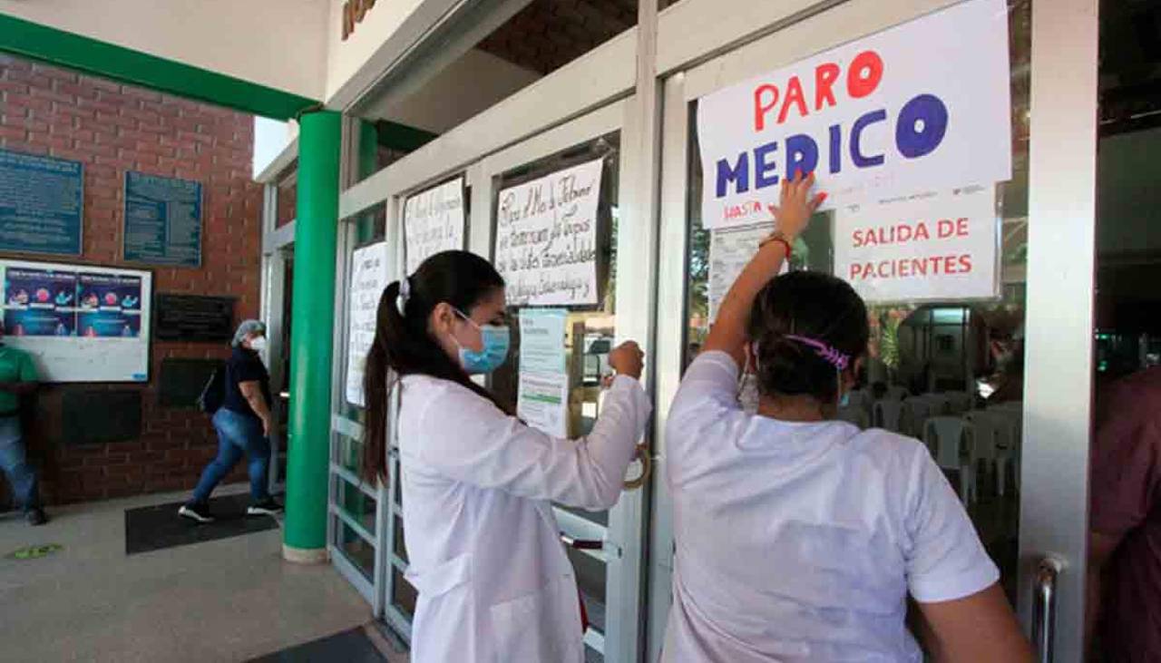 Alcalde cruceño acuerda con profesionales que no habrá paros hasta diciembre y asume otros compromisos