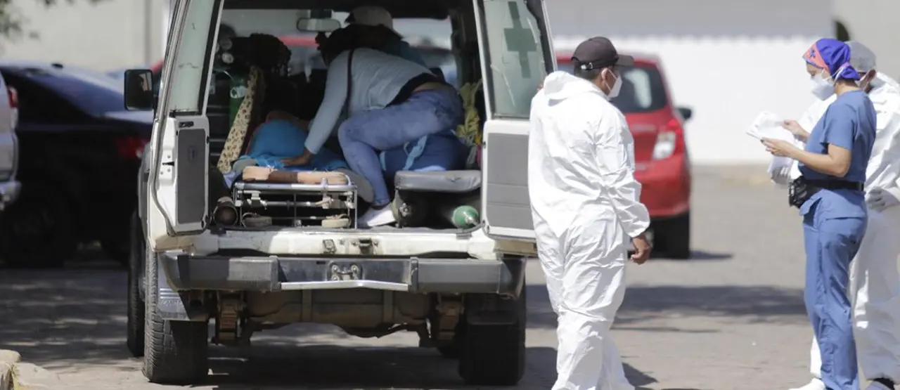 La mitad de las ambulancias están paralizadas por falta de combustible, denuncian trabajadores de salud de La Paz