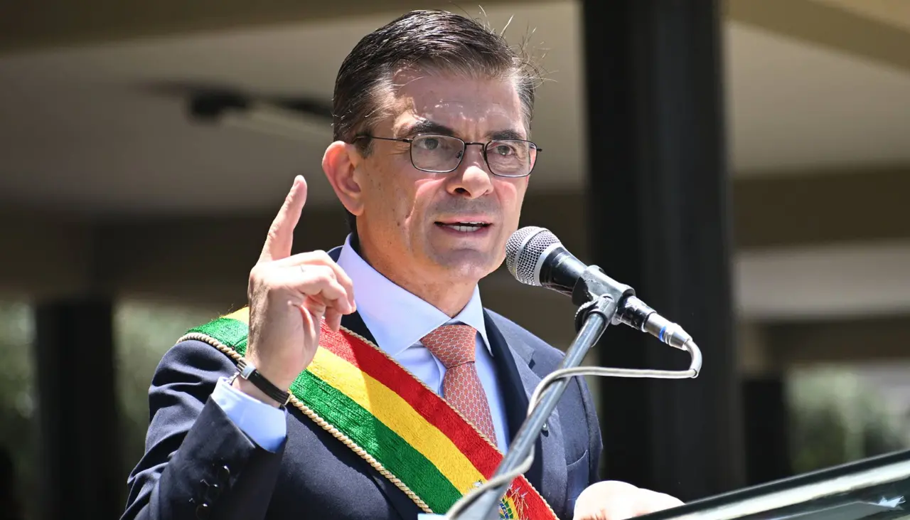 Gobierno de Rodrigo Paz anuncia nuevos precios para los hidrocarburos, entre ellos gasolina y diésel