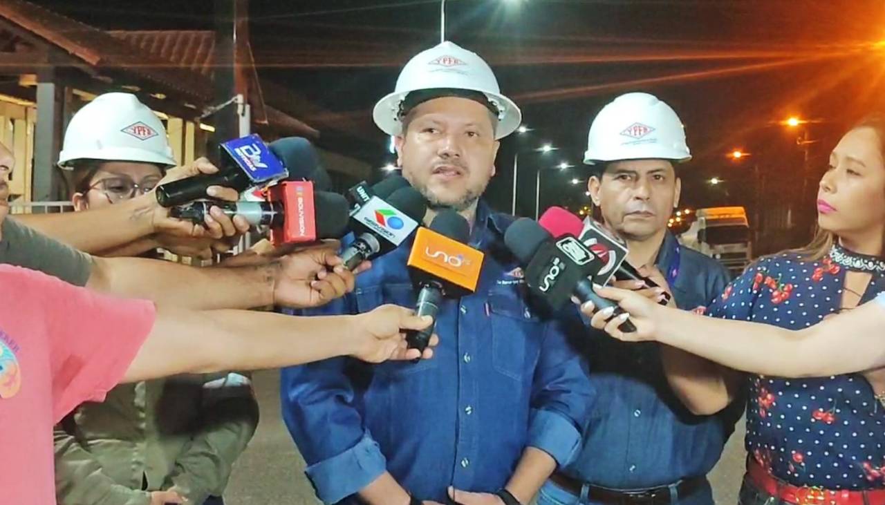 Gobierno dice que YPFB ya está despachando gasolina al 100%, pero su stock es para 3 días, y menos de 1 día de diésel