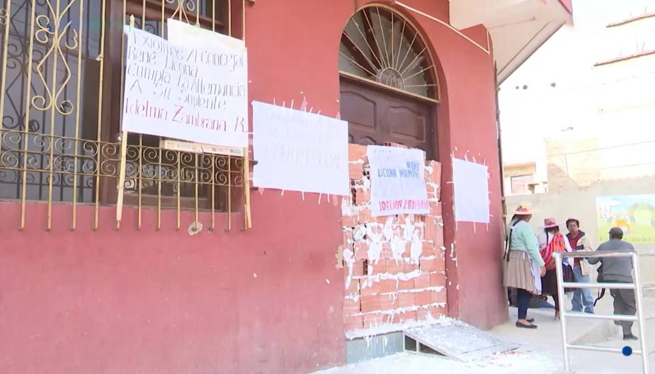 Pobladores tapiaron la Alcaldía de San Benito por conflicto por alternancia en el Concejo Municipal