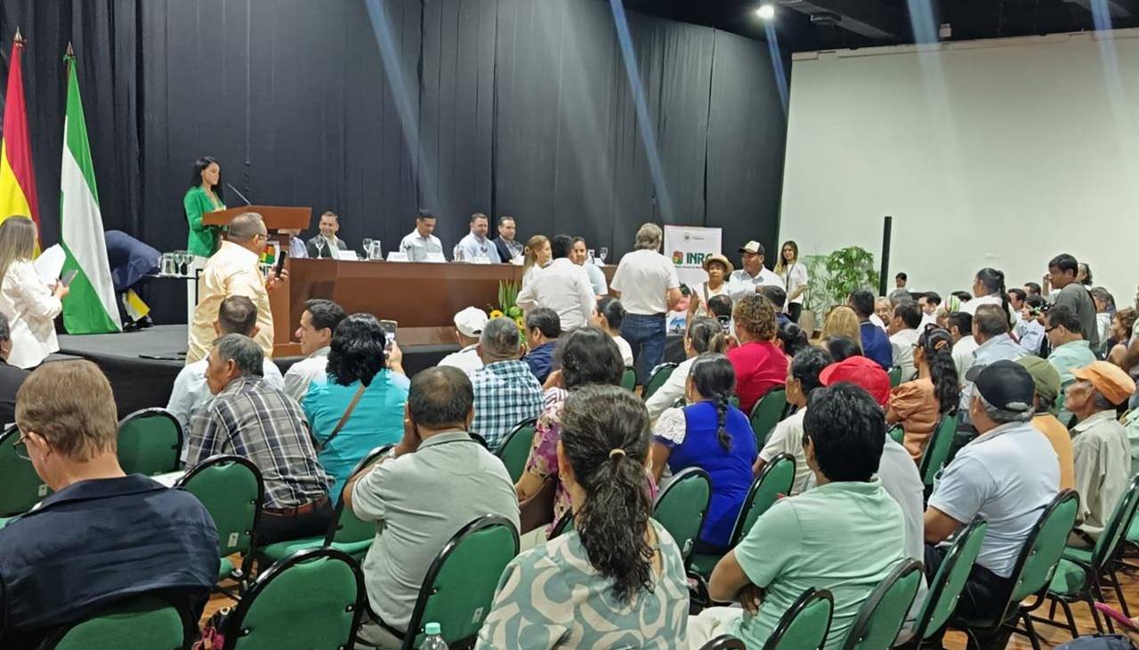 INRA entrega 300 títulos de propiedad rural a productores de Santa Cruz