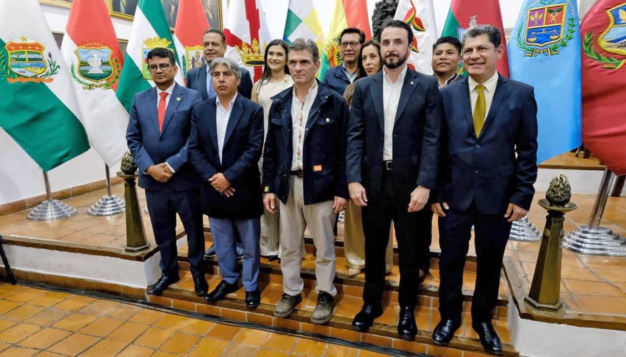 Rodrigo Paz y gobernadores firman un acuerdo histórico para encaminar las metas del 50-50