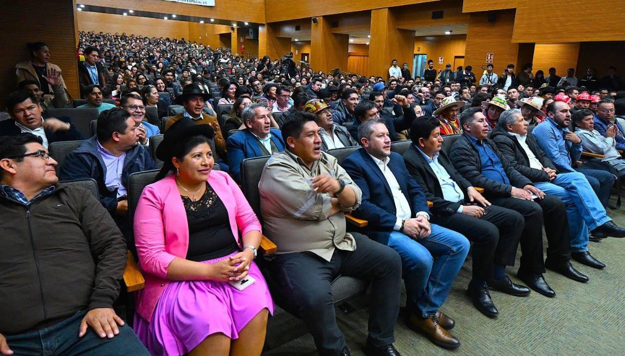 Ministros de Arce presentarán su renuncia colectiva este miércoles, en el último gabinete