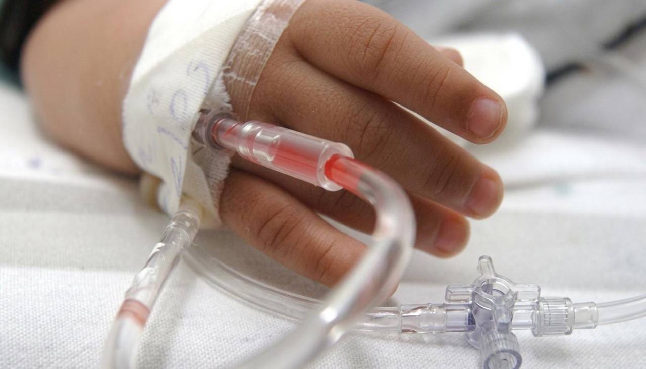 Niño de tres años queda en terapia intensiva tras brutal golpiza de su padre y madrastra en El Alto 